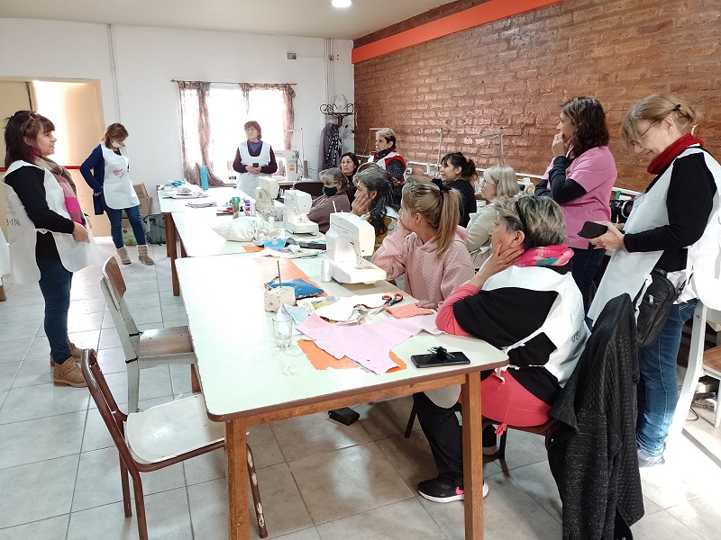 Taller para confeccionar pañales reutilizables