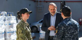 El intendente recibió una donación de 13 mil litros de pintura para optimizar la infraestructura escolar de Bahía Blanca