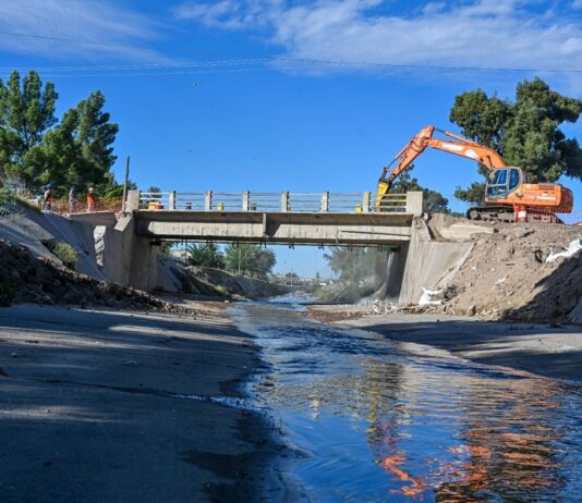 Reconstrucción del canal Maldonado: comenzó la etapa de demolición del puente de Pampa Central