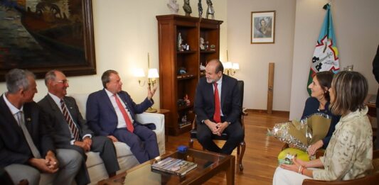 El intendente Susbielles recibió al embajador alemán Dieter Lamié y juntos encabezaron un encuentro de trabajo