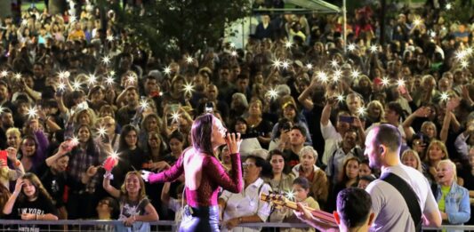 “Plaza Viva” y “La Noche del Centro” reunieron a miles de familias en el festejo por el 198° aniversario de Bahía Blanca