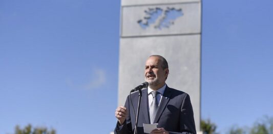 Susbielles: “la comunidad de Bahía Blanca está impregnada de los mismos valores que ustedes tuvieron en Malvinas”