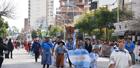 Convocatoria a instituciones para participar del desfile del 9 de Julio